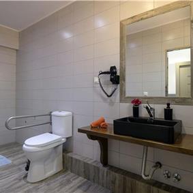 4 bedroom villa with pool, Chalikounas, sleeps 8